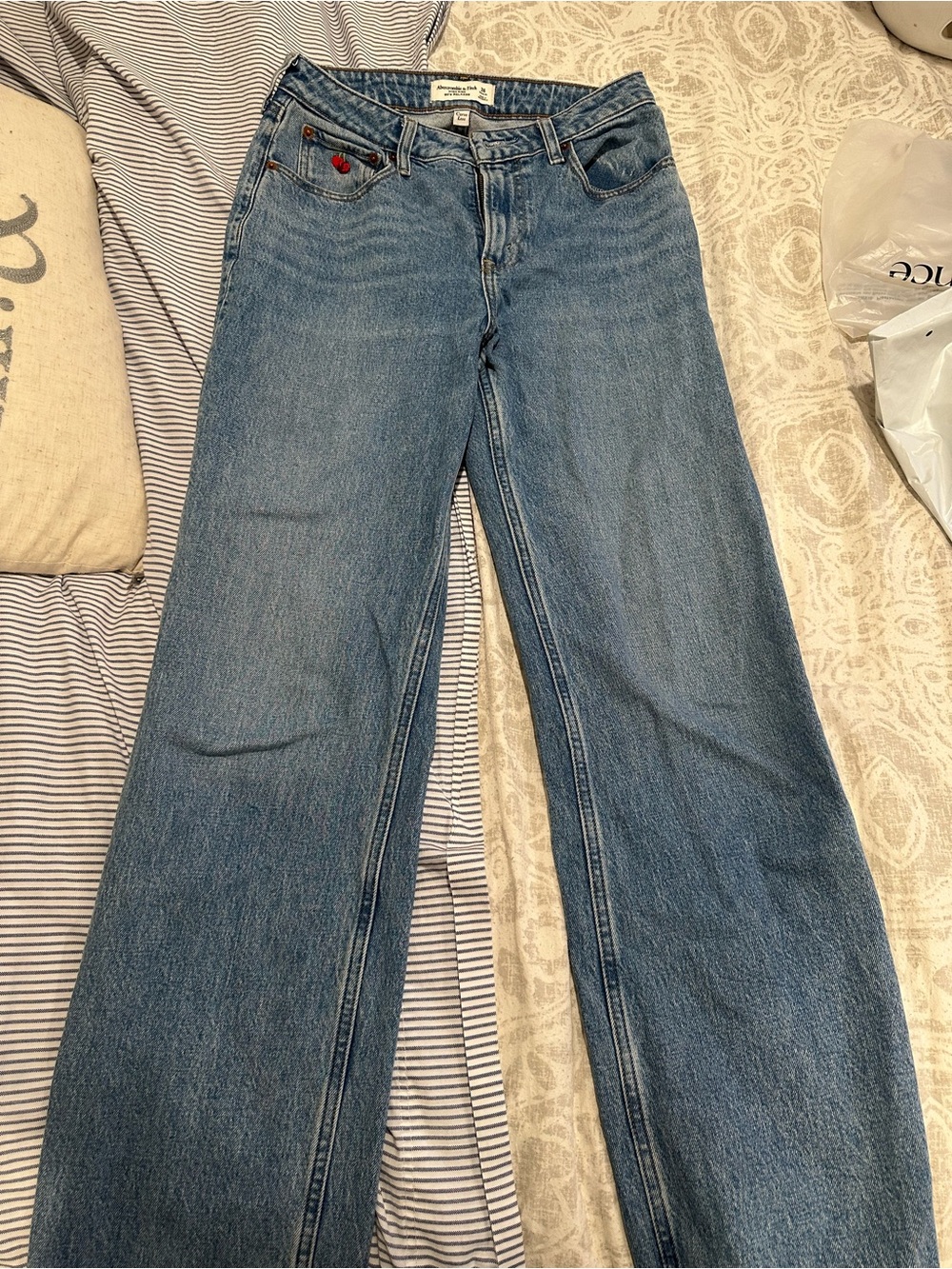 Abercrombie curve love size 26 Women’s 90’s relaxed fit Blue Wide-Leg Jeans